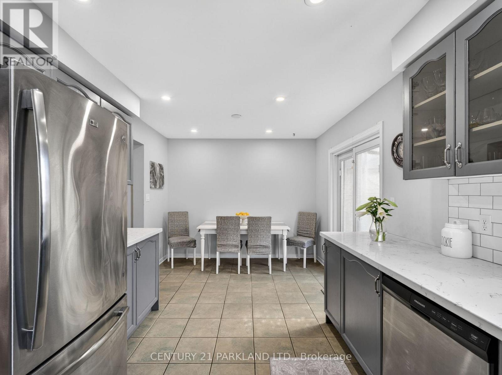 181 Purcell Crescent, Vaughan, ON - Indoor Photo Showing Kitchen