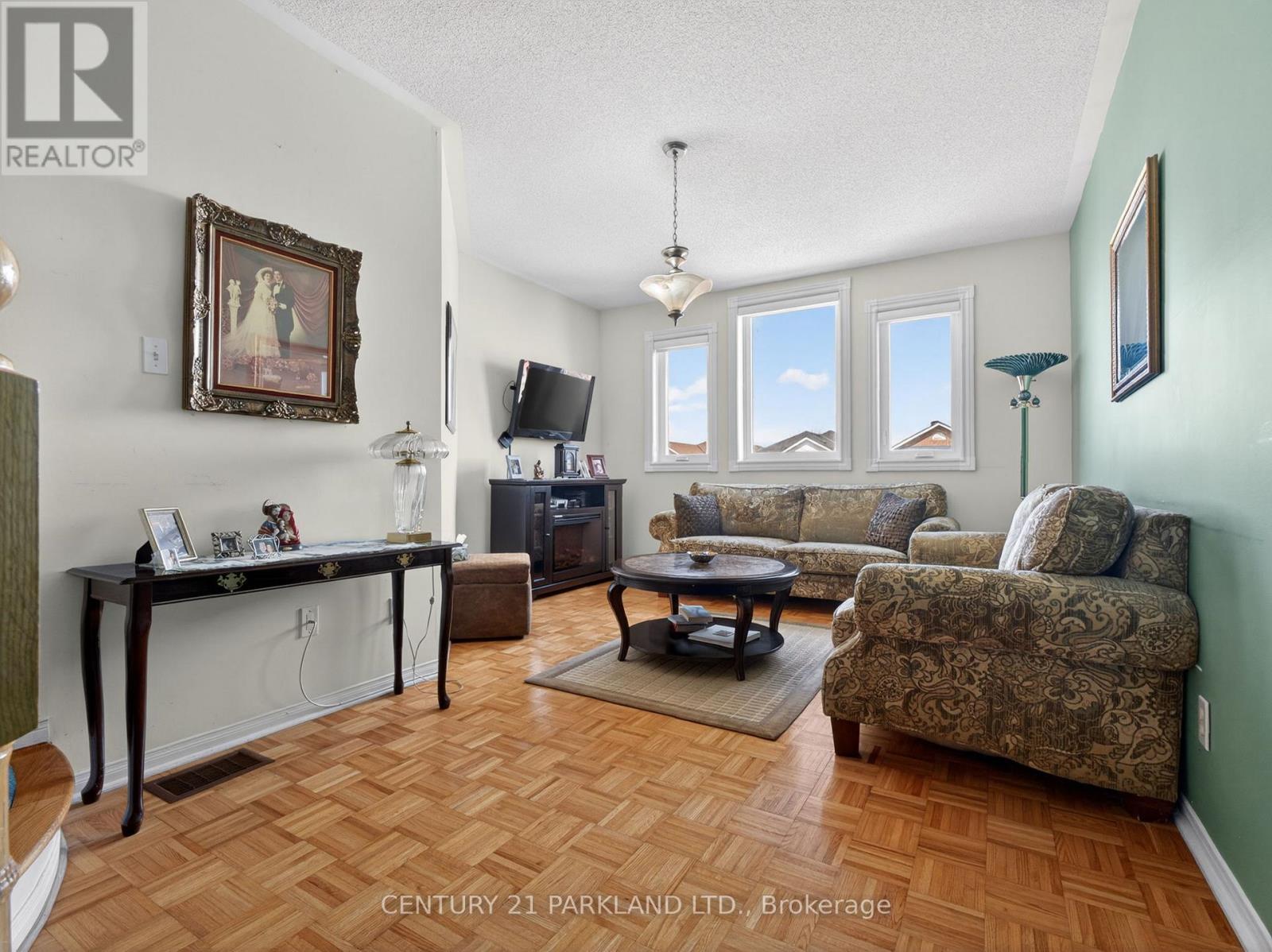 181 Purcell Crescent, Vaughan, ON - Indoor Photo Showing Living Room