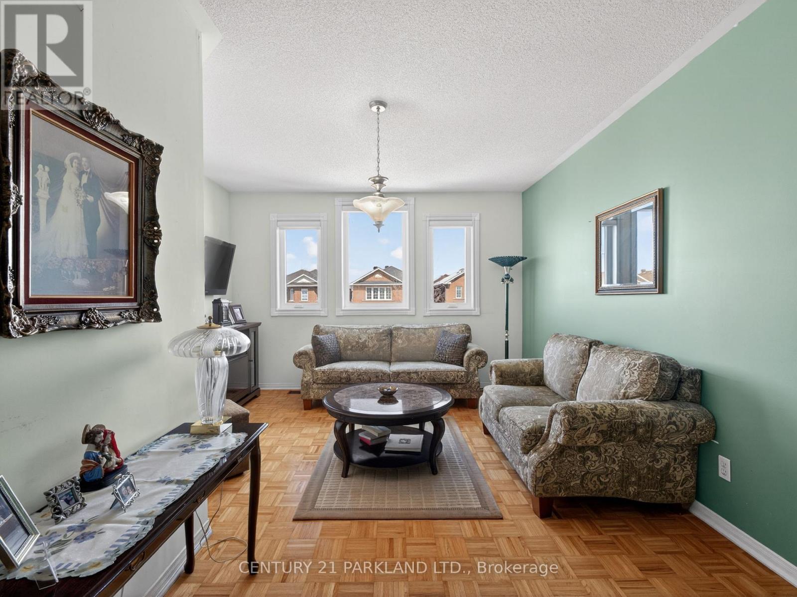 181 Purcell Crescent, Vaughan, ON - Indoor Photo Showing Living Room