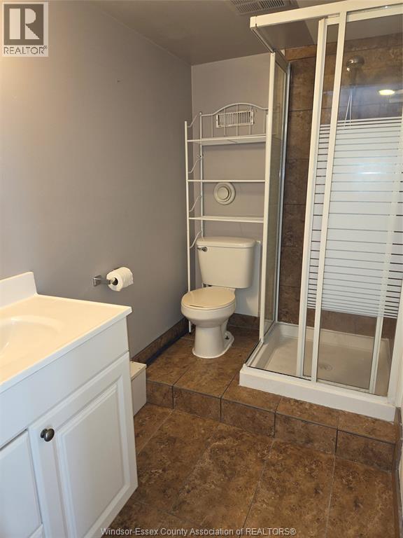 4 Wahneta Unit# Lower, Lasalle, ON - Indoor Photo Showing Bathroom
