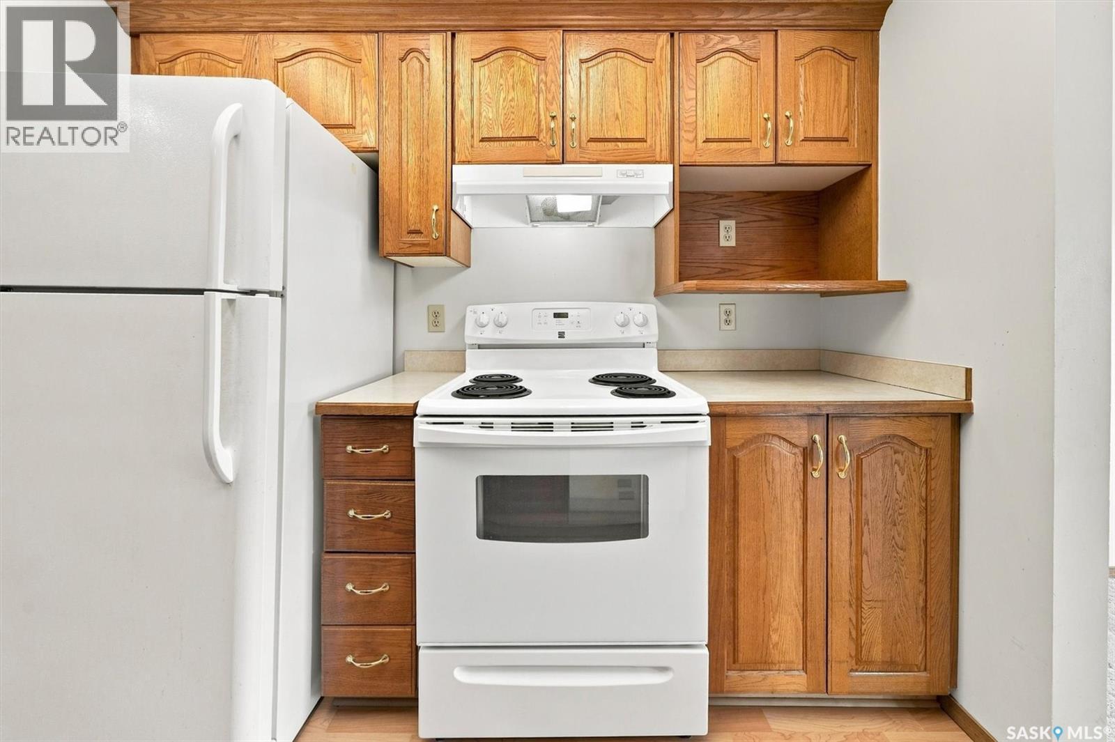 202 1215 Louise Avenue, Saskatoon, SK - Indoor Photo Showing Kitchen