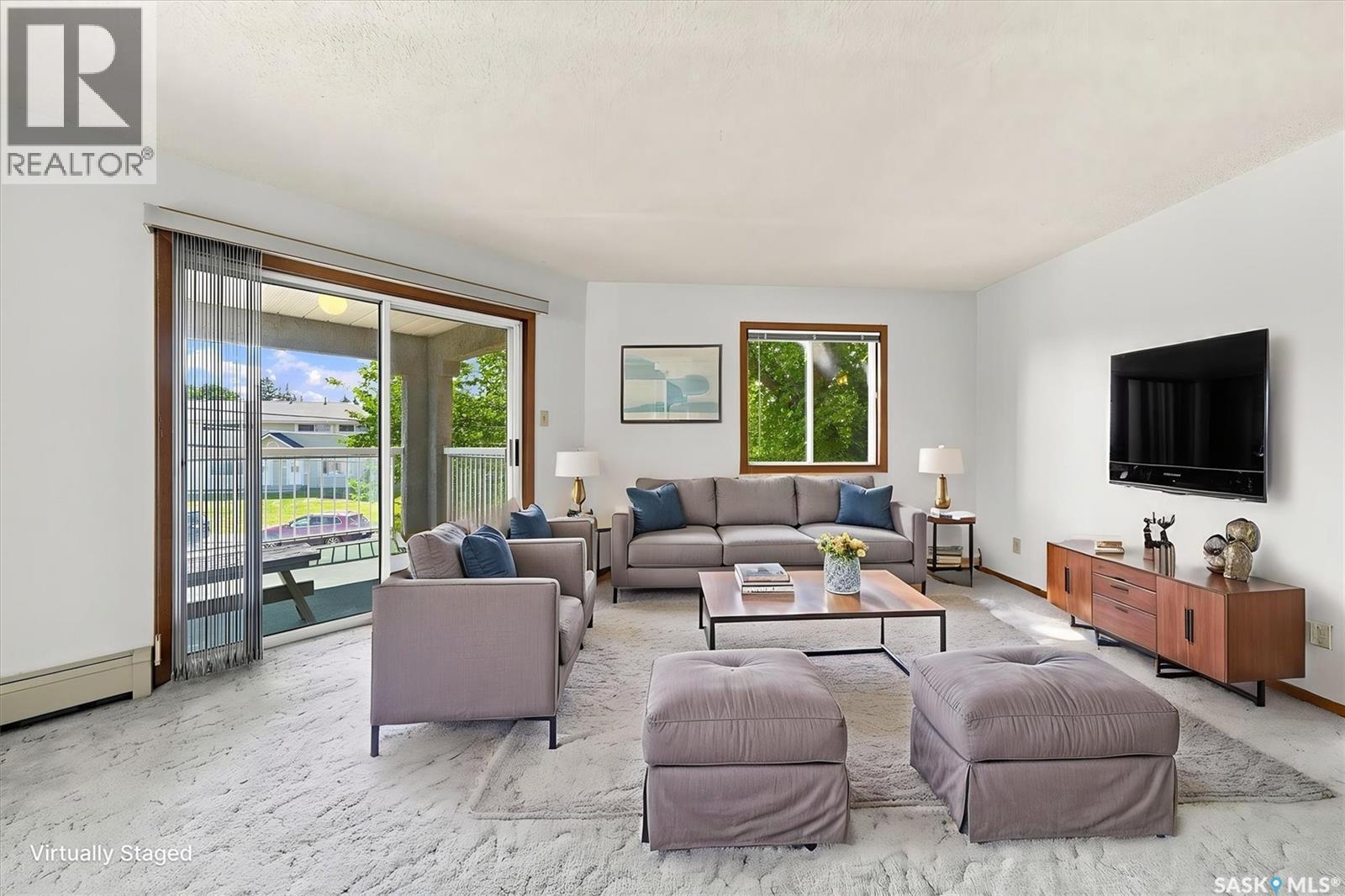 202 1215 Louise Avenue, Saskatoon, SK - Indoor Photo Showing Living Room