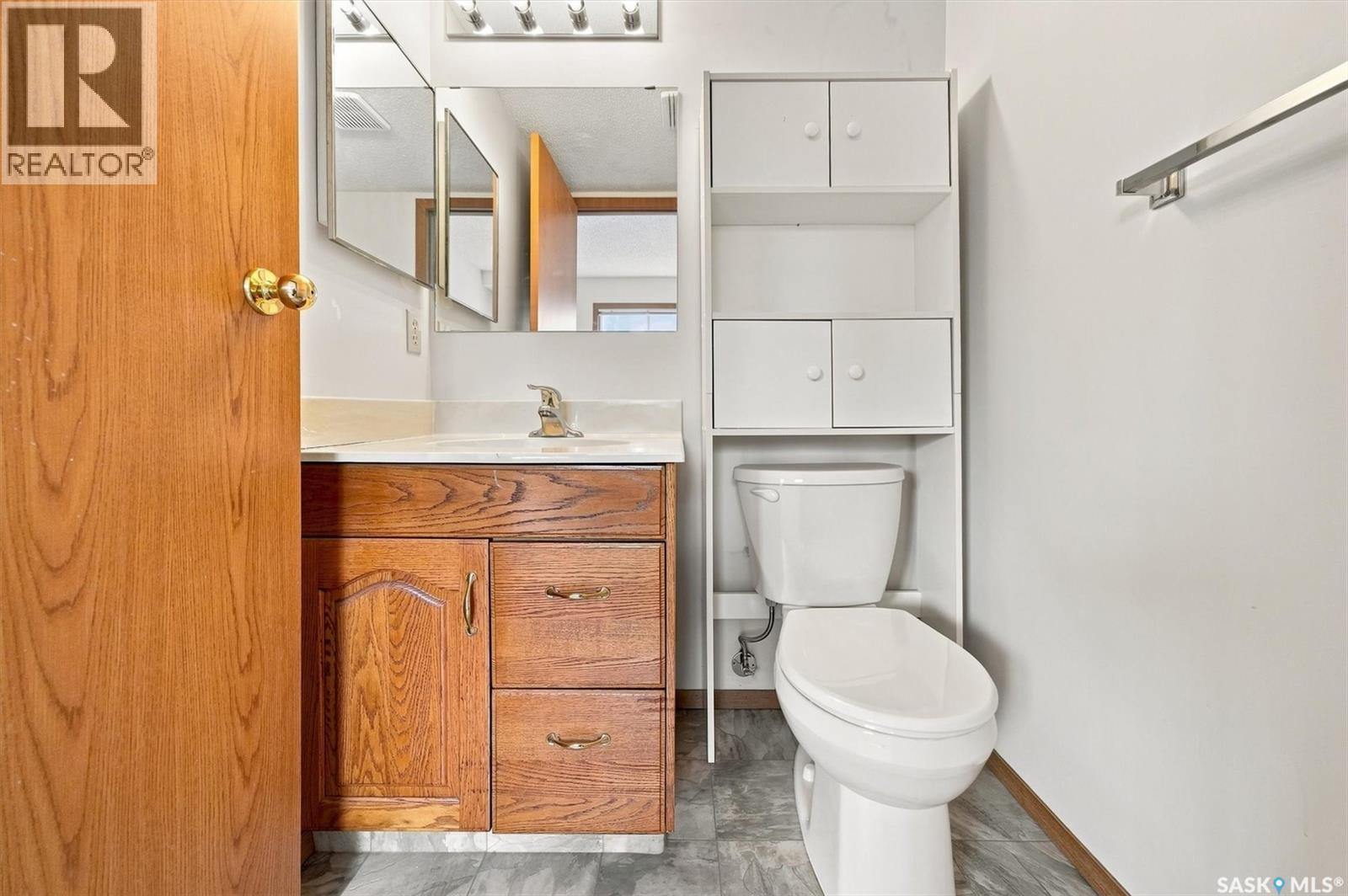 202 1215 Louise Avenue, Saskatoon, SK - Indoor Photo Showing Bathroom