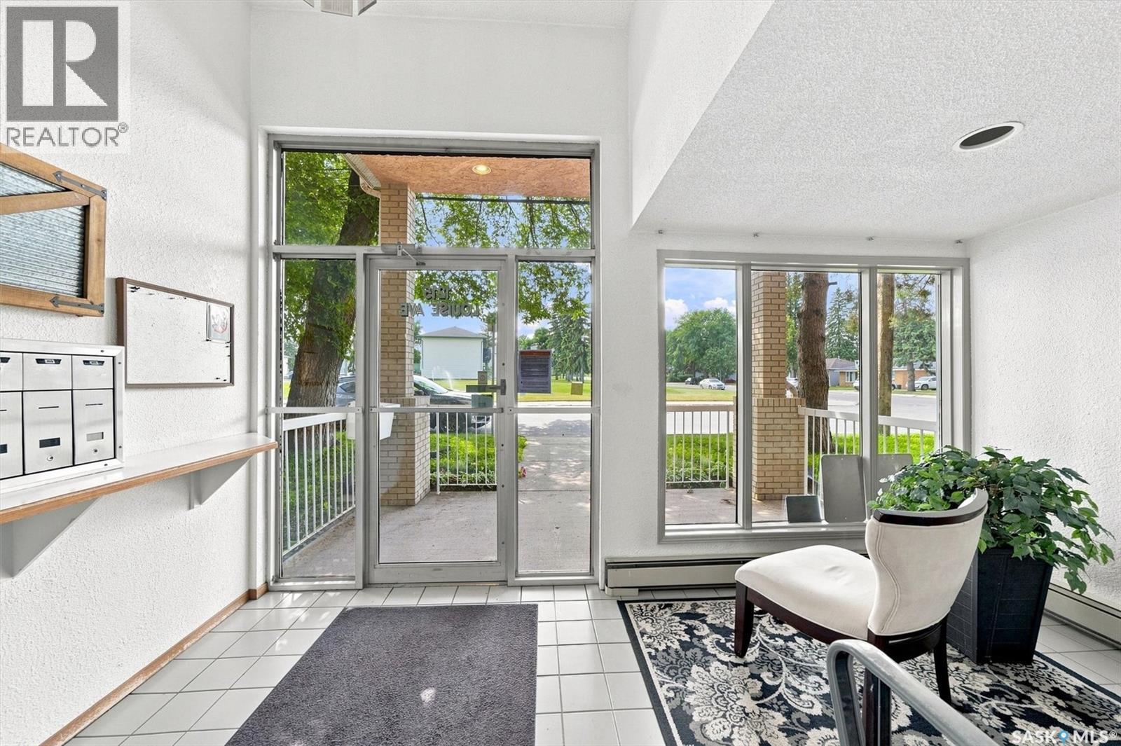 202 1215 Louise Avenue, Saskatoon, SK - With Exterior