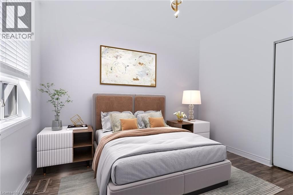 Recessed window with horizontal blinds - 442 King William Street, Hamilton, ON - Indoor Photo Showing Bedroom