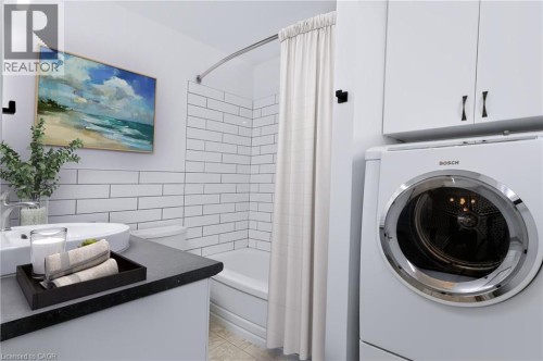 442 King William Street, Hamilton, ON - Indoor Photo Showing Laundry Room