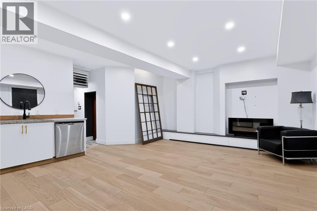 442 King William Street, Hamilton, ON - Indoor