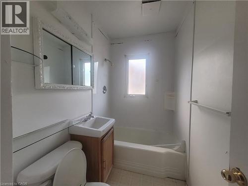 241 Haddon Avenue S, Hamilton, ON - Indoor Photo Showing Bathroom