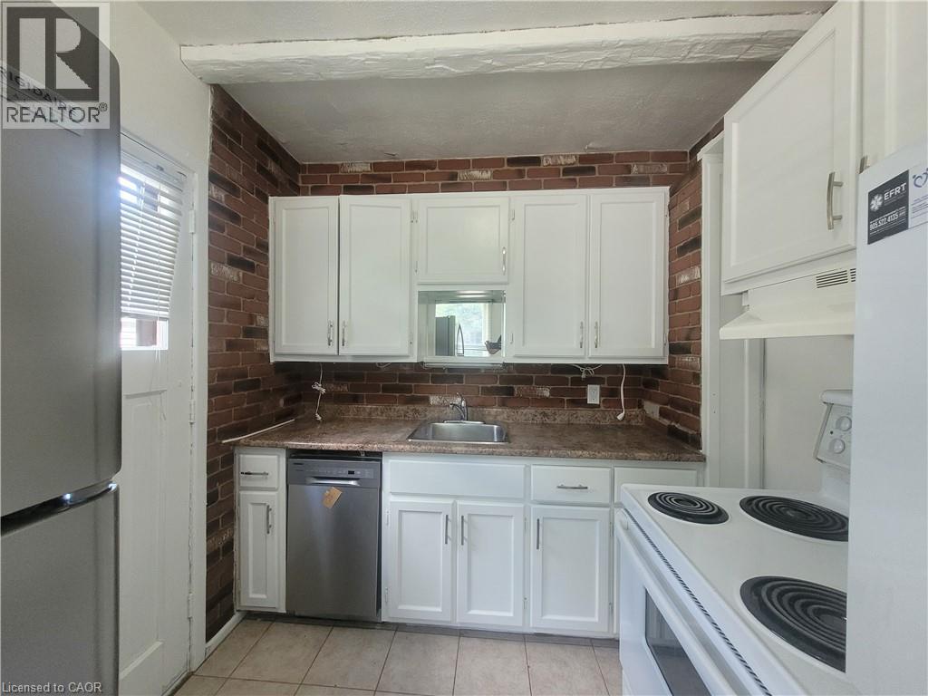 241 Haddon Avenue S, Hamilton, ON - Indoor Photo Showing Kitchen