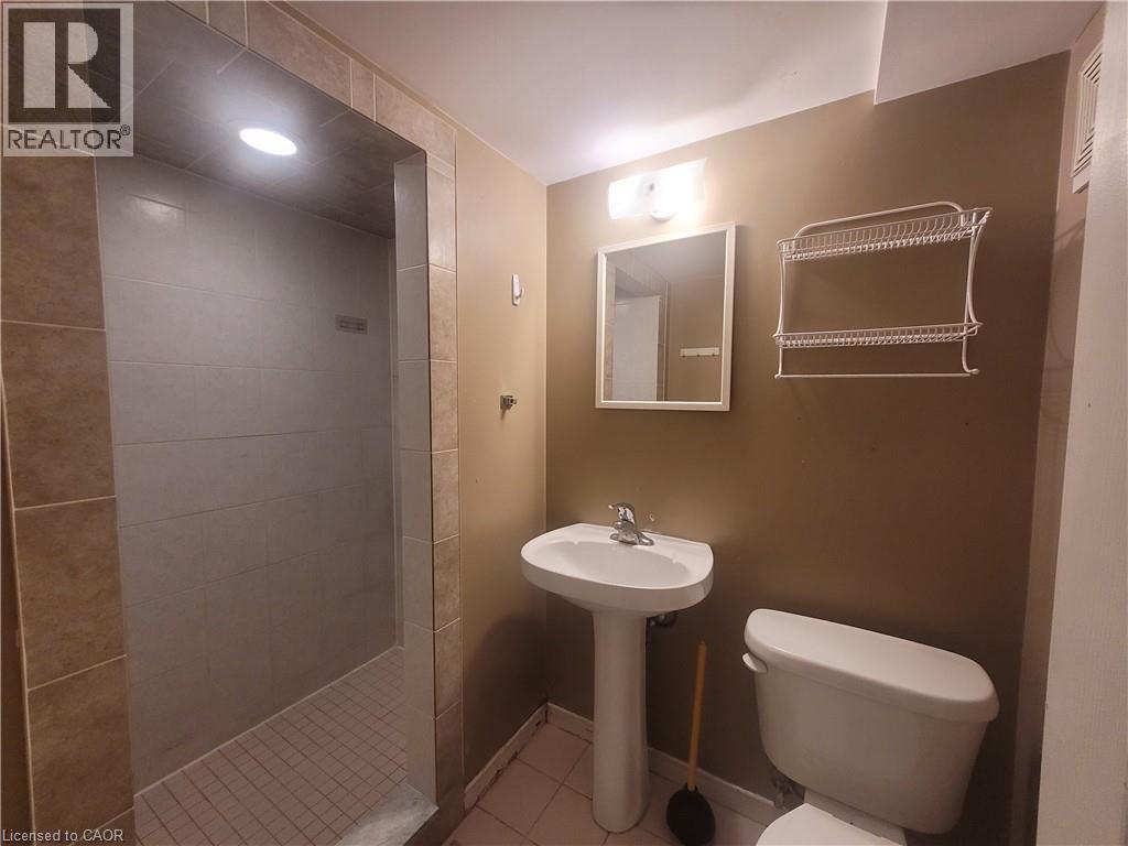 241 Haddon Avenue S, Hamilton, ON - Indoor Photo Showing Bathroom