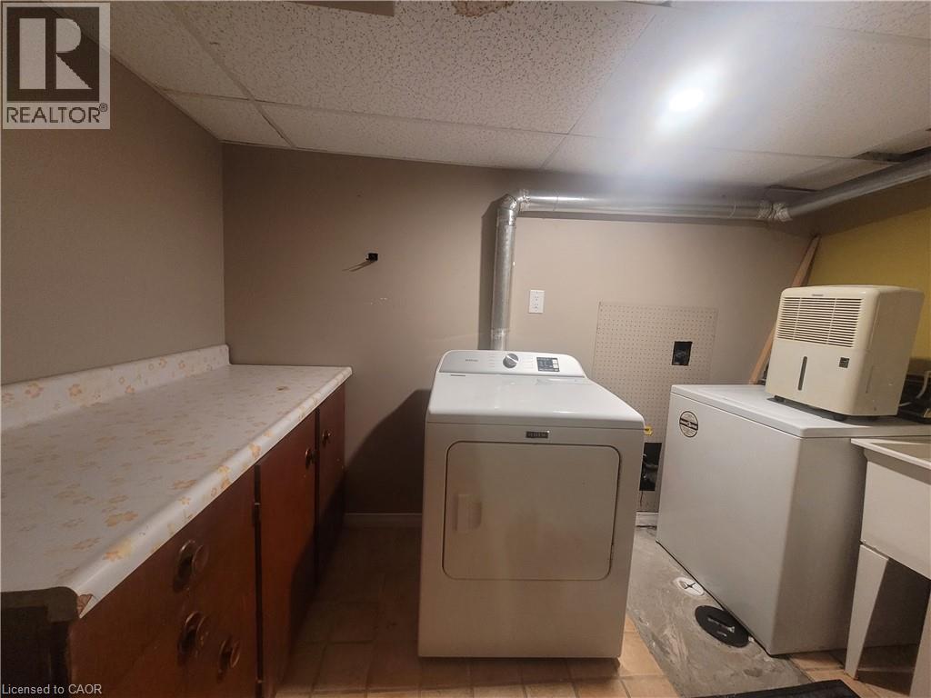241 Haddon Avenue S, Hamilton, ON - Indoor Photo Showing Laundry Room