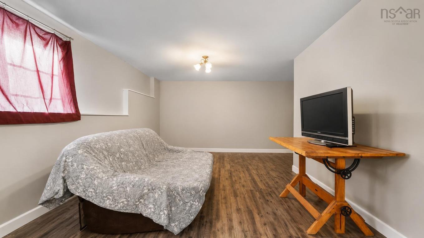 47 Forest Road, Dartmouth, NS - Indoor
