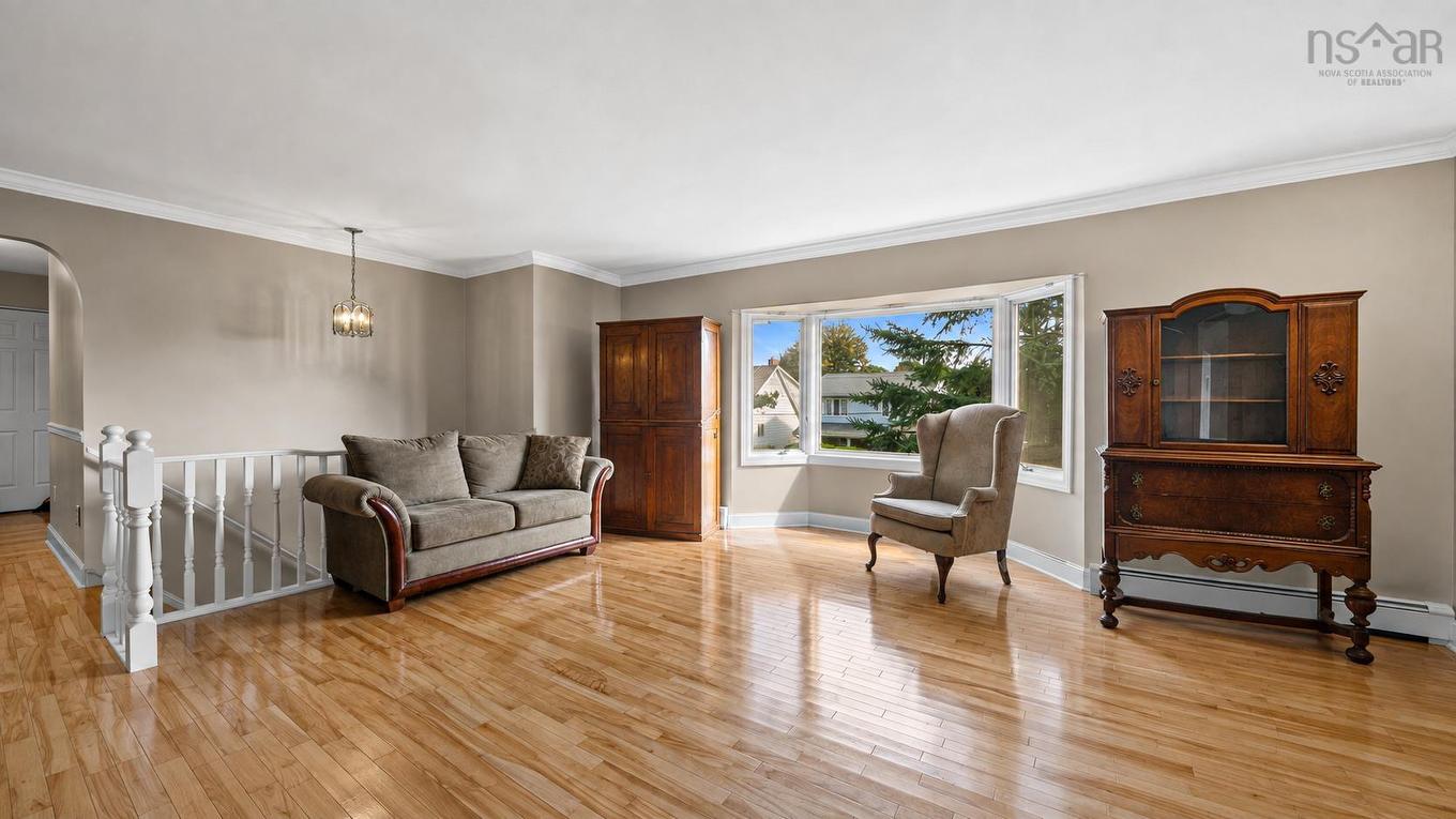 47 Forest Road, Dartmouth, NS - Indoor Photo Showing Living Room
