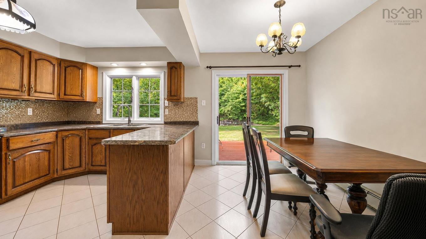 47 Forest Road, Dartmouth, NS - Indoor