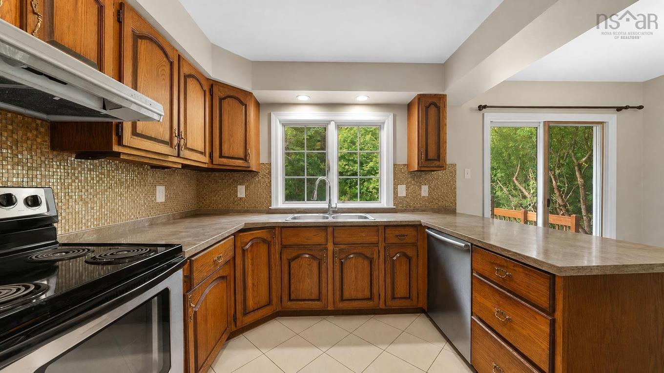 47 Forest Road, Dartmouth, NS - Indoor Photo Showing Kitchen With Double Sink