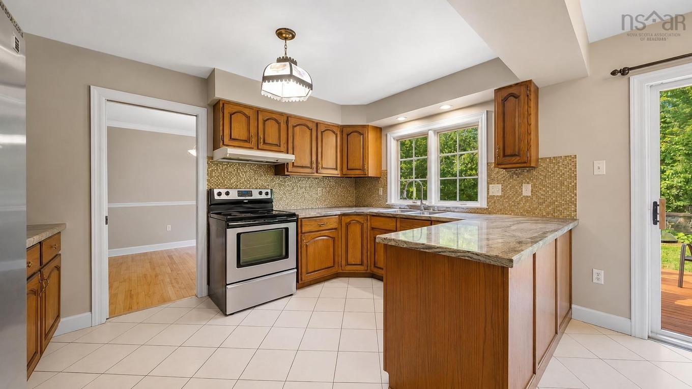47 Forest Road, Dartmouth, NS - Indoor Photo Showing Kitchen