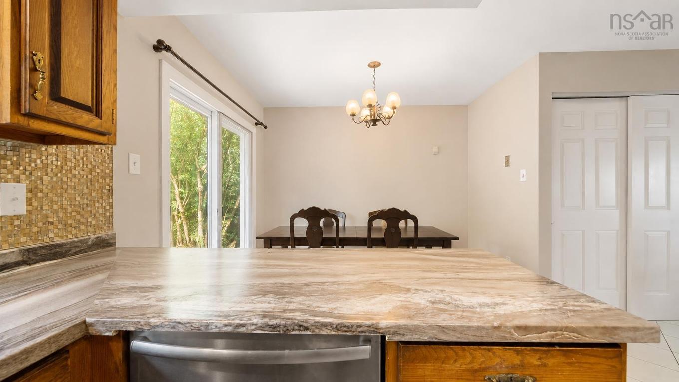 47 Forest Road, Dartmouth, NS - Indoor