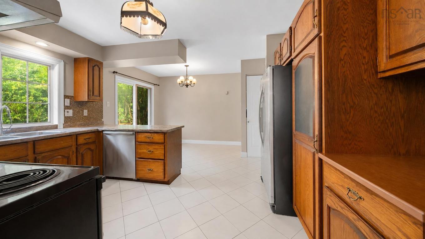 47 Forest Road, Dartmouth, NS - Indoor Photo Showing Kitchen