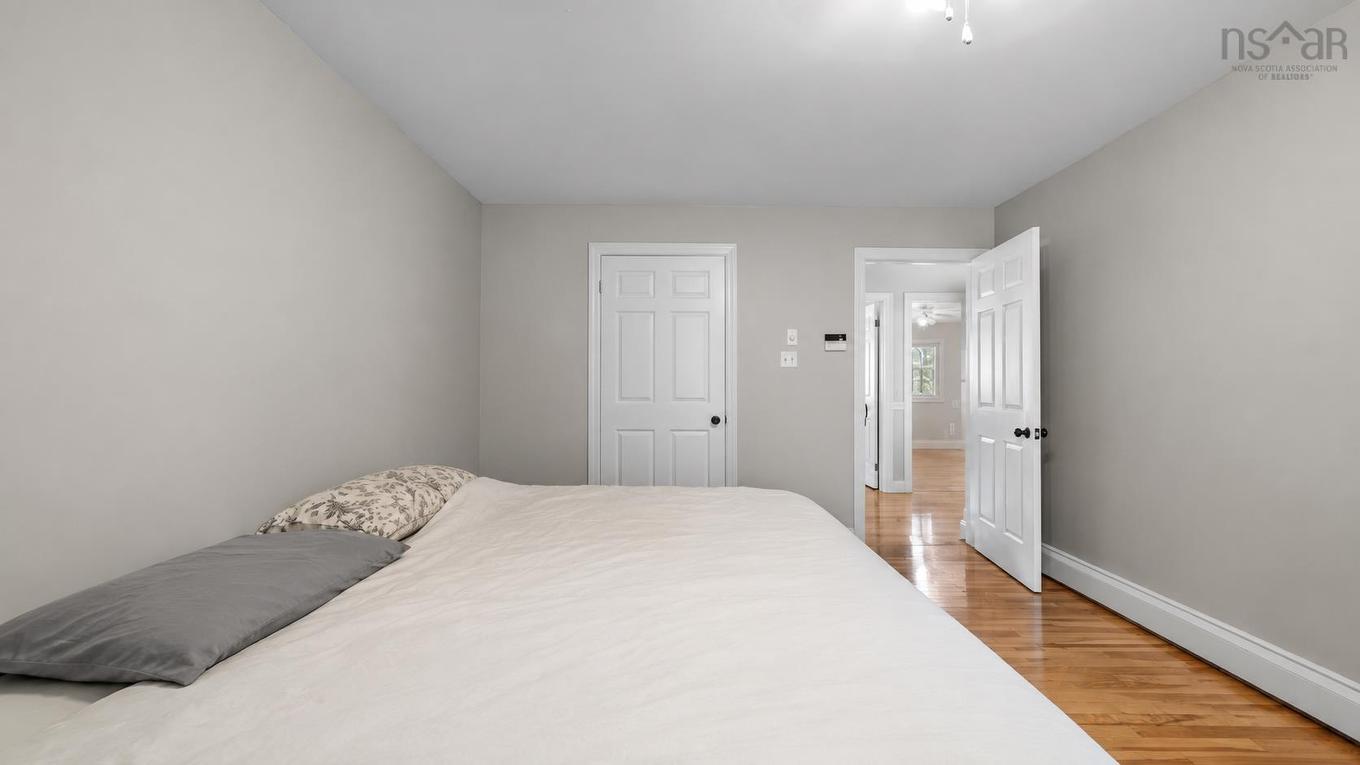 47 Forest Road, Dartmouth, NS - Indoor Photo Showing Bedroom