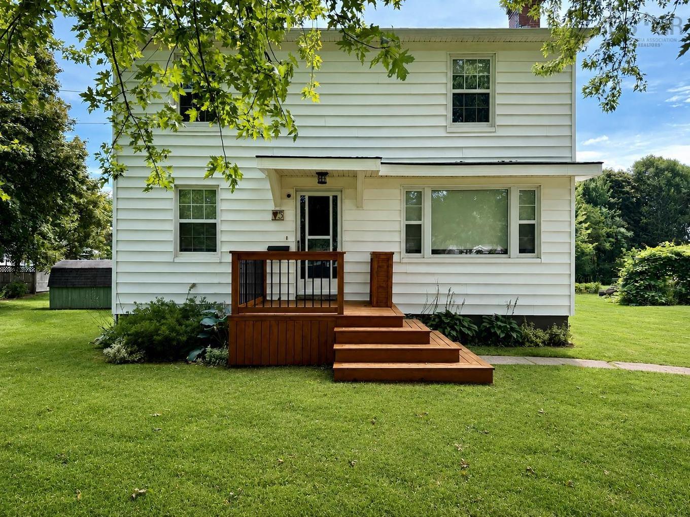 5 Elmwood Drive, Amherst, NS - Outdoor