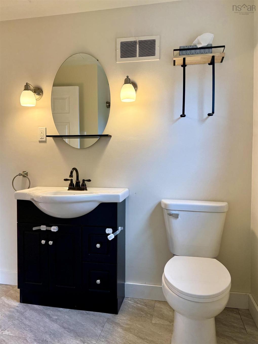5 Elmwood Drive, Amherst, NS - Indoor Photo Showing Bathroom