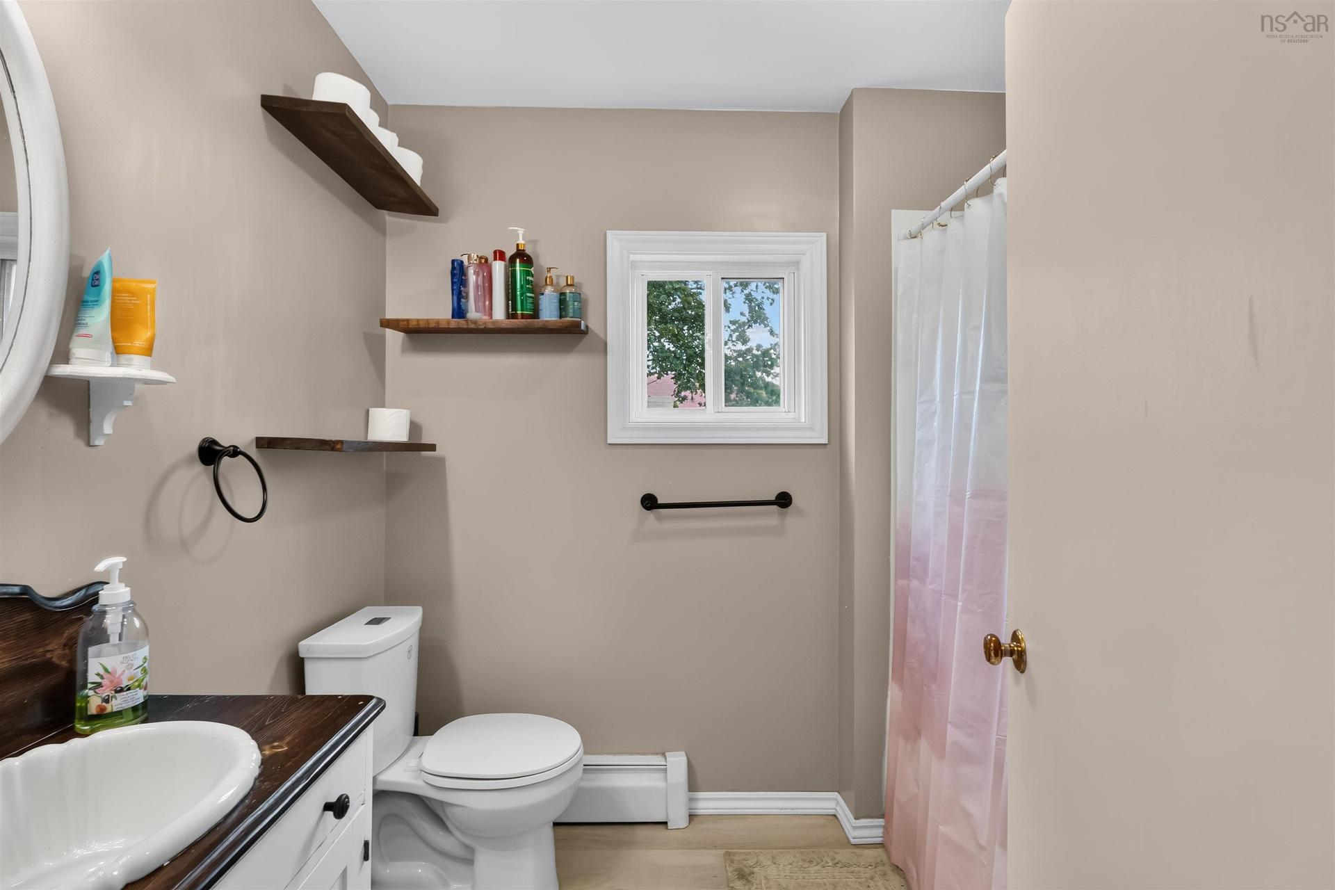 191 Oakdene Avenue, Kentville, NS - Indoor Photo Showing Bathroom