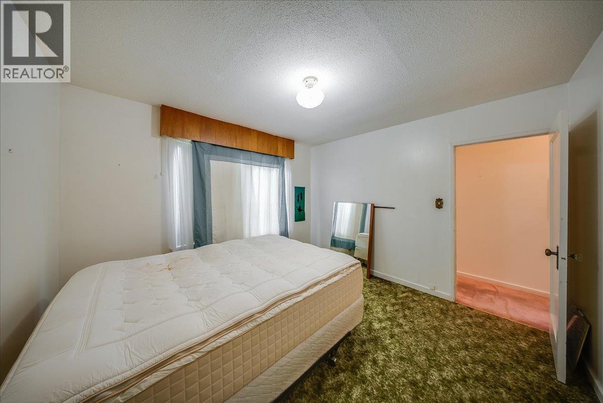 306 Sylvia Crescent, Trail, BC - Indoor Photo Showing Bedroom