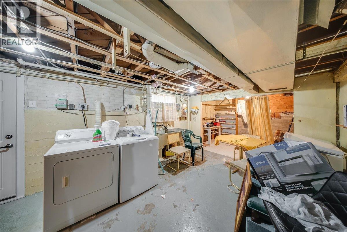 306 Sylvia Crescent, Trail, BC - Indoor Photo Showing Laundry Room