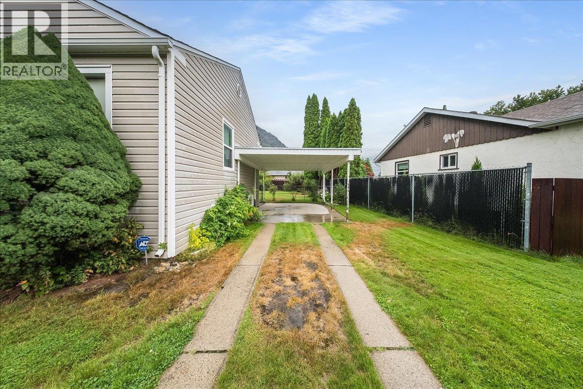 306 Sylvia Crescent, Trail, BC - Outdoor