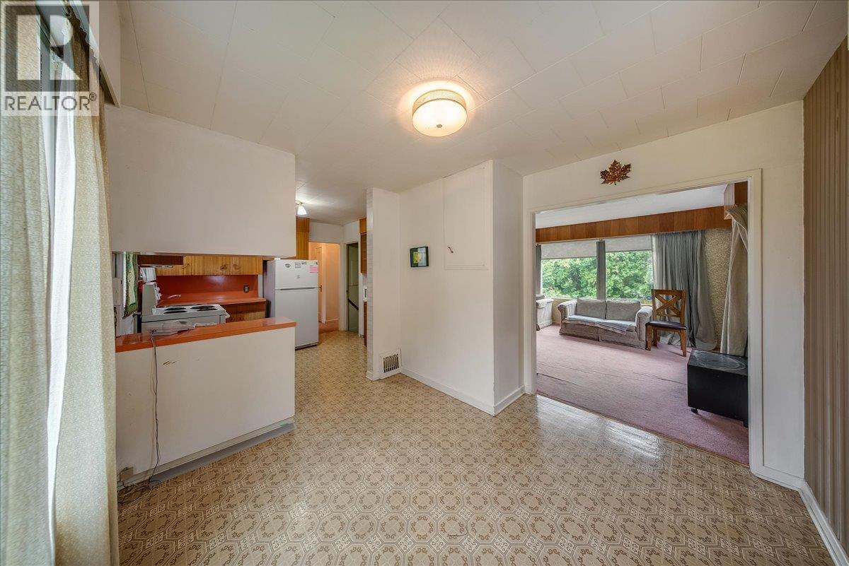 306 Sylvia Crescent, Trail, BC - Indoor Photo Showing Other Room