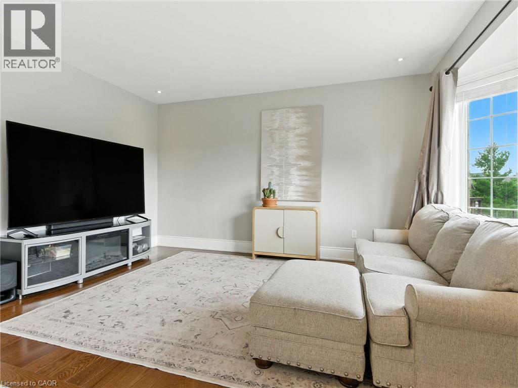 200 Giddings Crescent, Milton, ON - Indoor Photo Showing Living Room