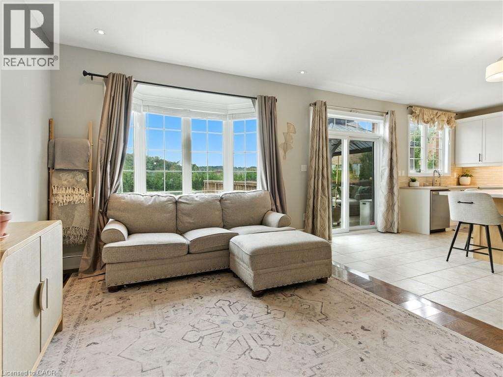 200 Giddings Crescent, Milton, ON - Indoor Photo Showing Living Room