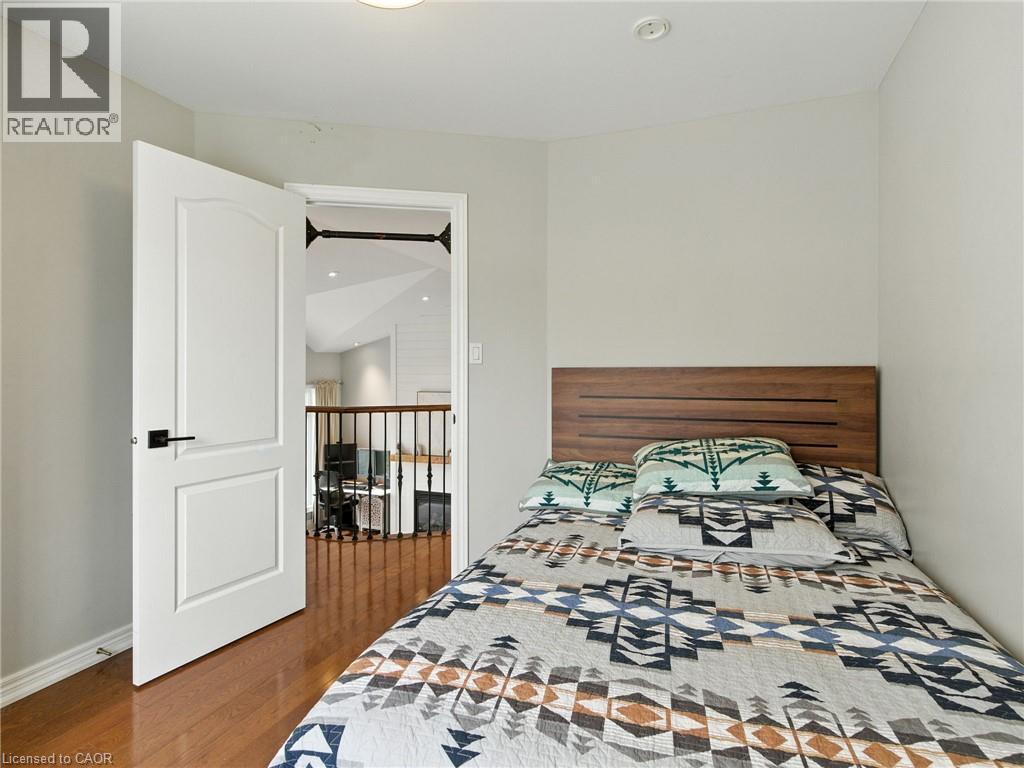 200 Giddings Crescent, Milton, ON - Indoor Photo Showing Bedroom
