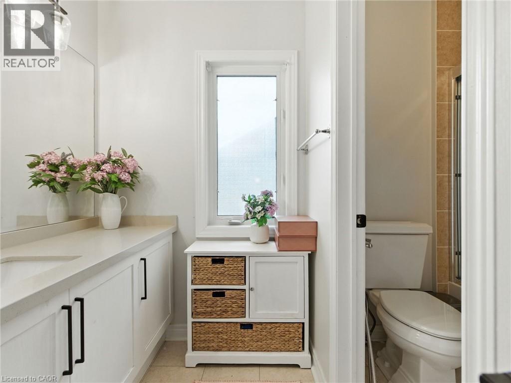 200 Giddings Crescent, Milton, ON - Indoor Photo Showing Bathroom
