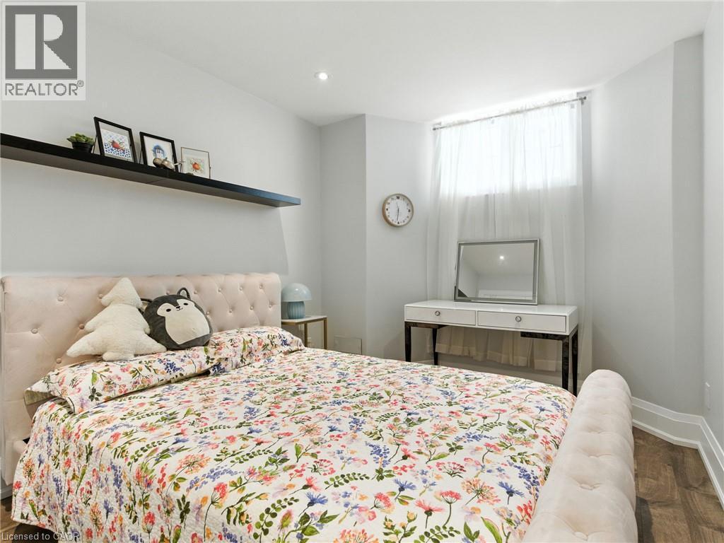 200 Giddings Crescent, Milton, ON - Indoor Photo Showing Bedroom