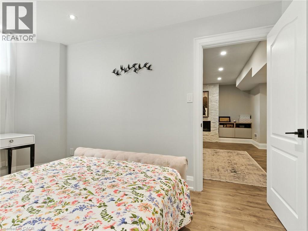 200 Giddings Crescent, Milton, ON - Indoor Photo Showing Bedroom