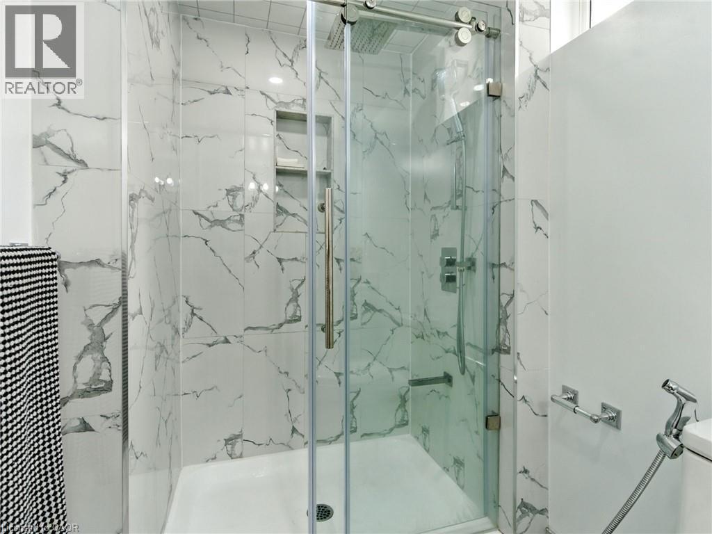 200 Giddings Crescent, Milton, ON - Indoor Photo Showing Bathroom