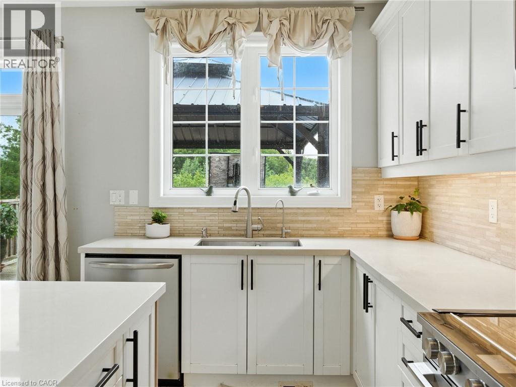 200 Giddings Crescent, Milton, ON - Indoor Photo Showing Kitchen