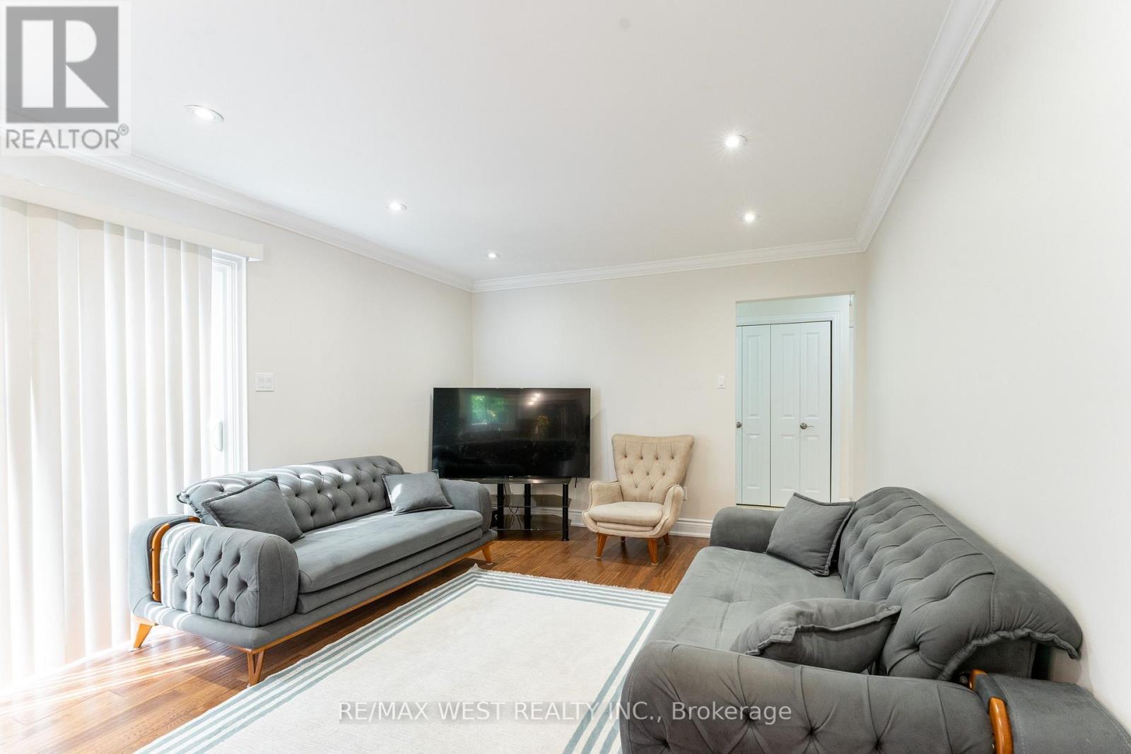 3098 Driftwood Drive, Burlington, ON - Indoor Photo Showing Living Room