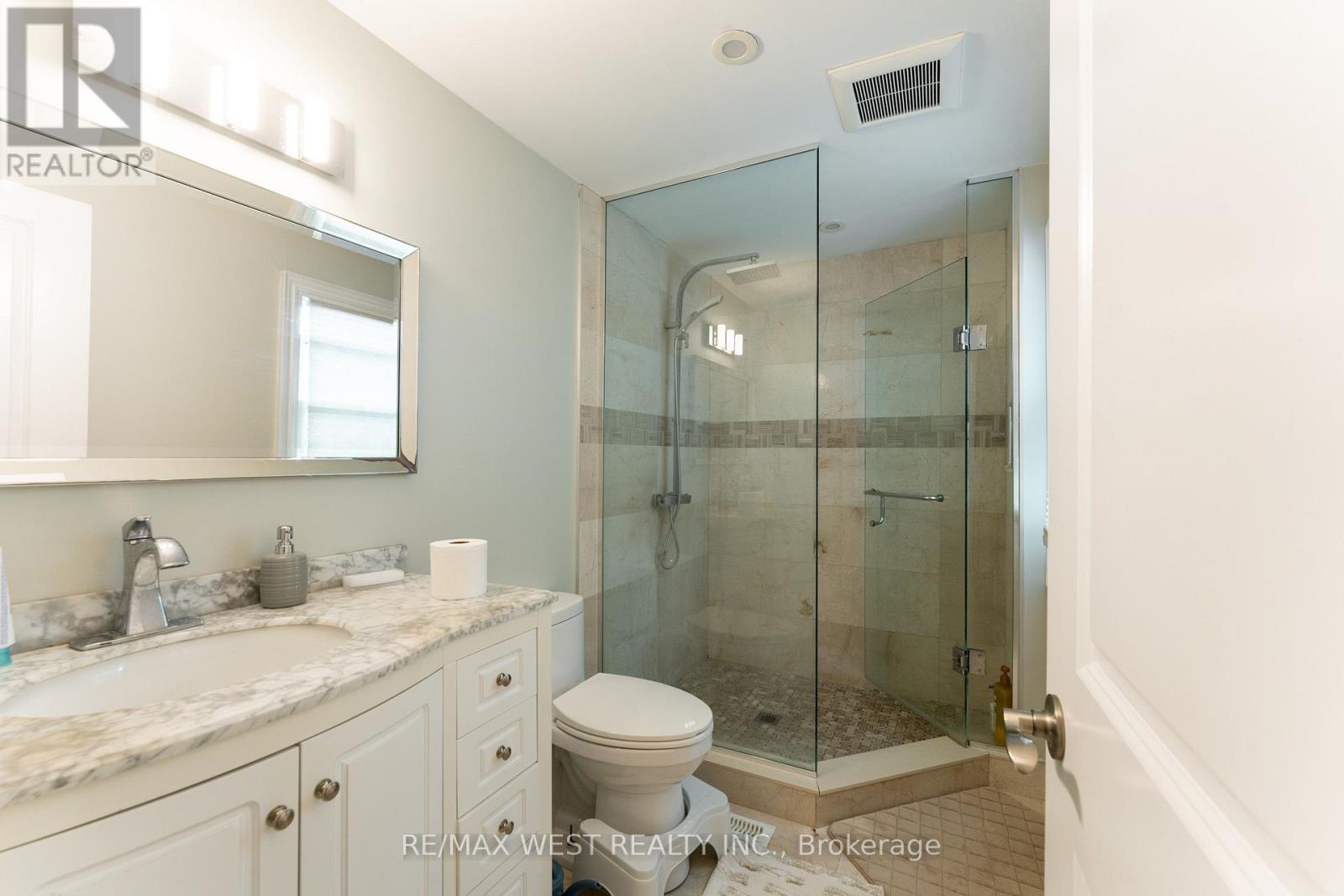 3098 Driftwood Drive, Burlington, ON - Indoor Photo Showing Bathroom