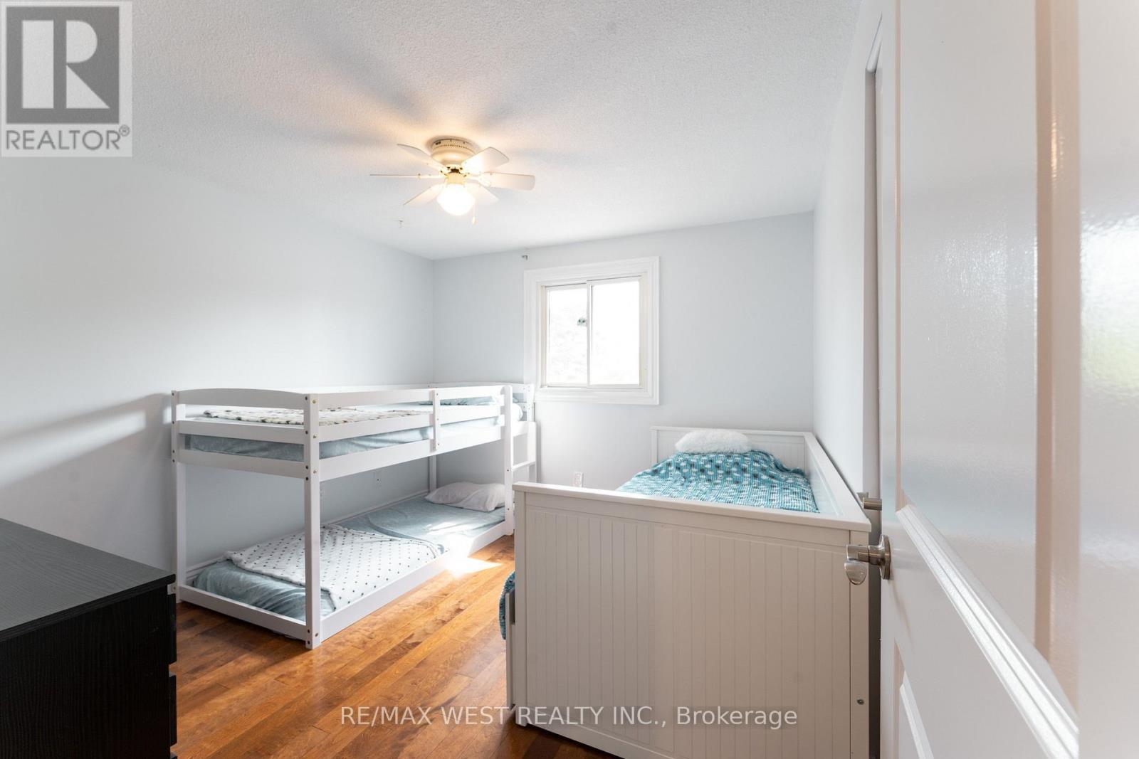 3098 Driftwood Drive, Burlington, ON - Indoor Photo Showing Laundry Room