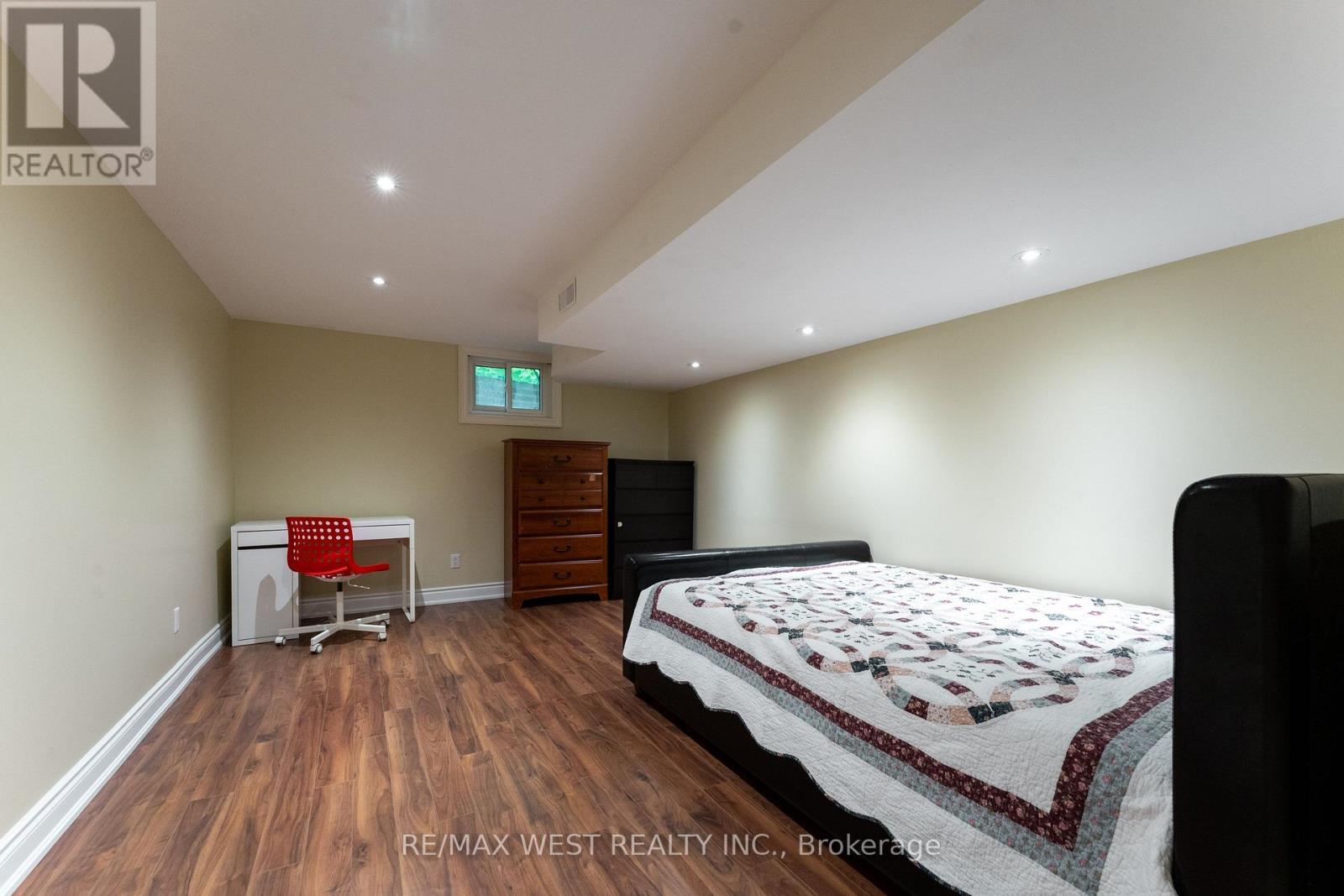 3098 Driftwood Drive, Burlington, ON - Indoor Photo Showing Bedroom