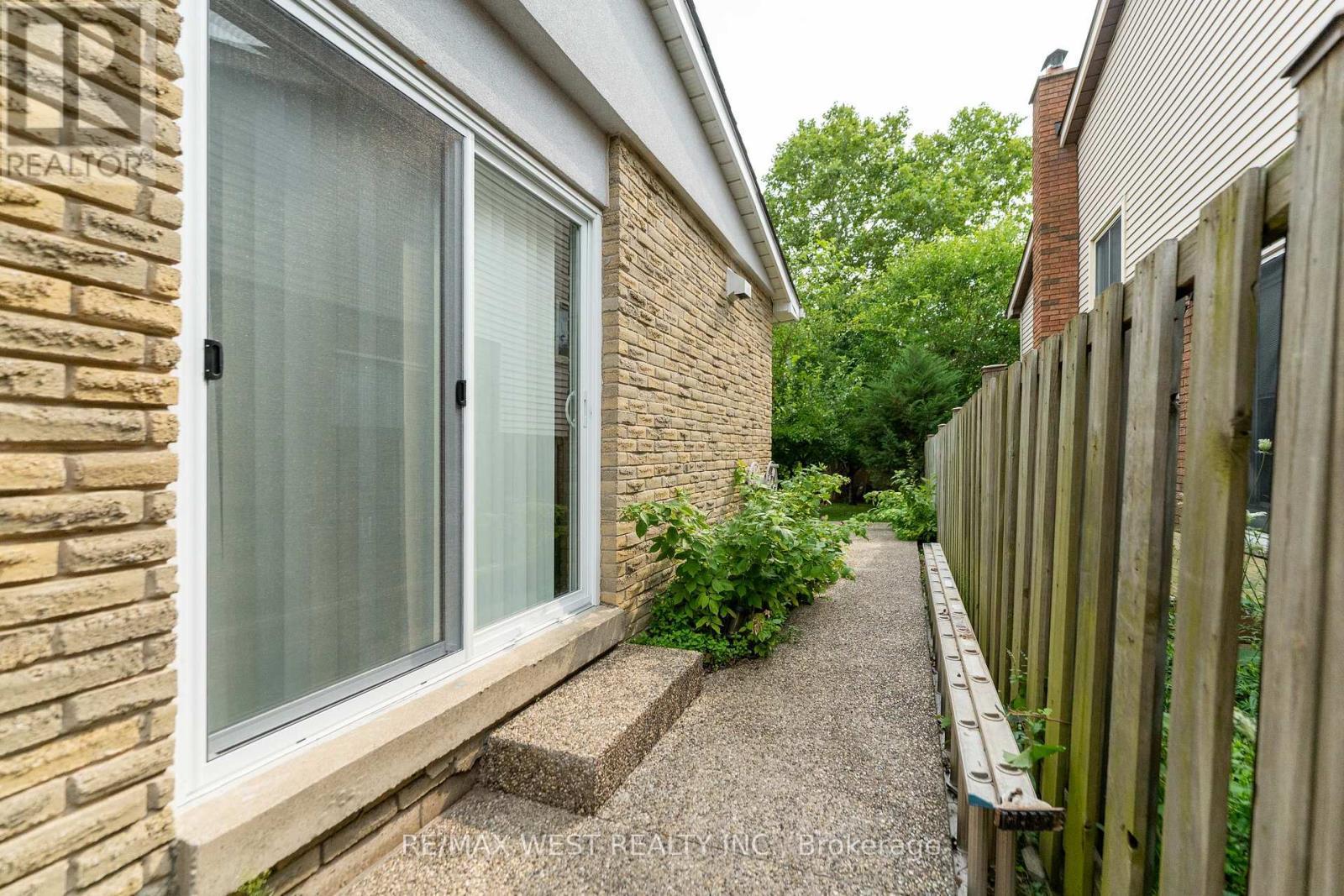 3098 Driftwood Drive, Burlington, ON - Outdoor With Exterior