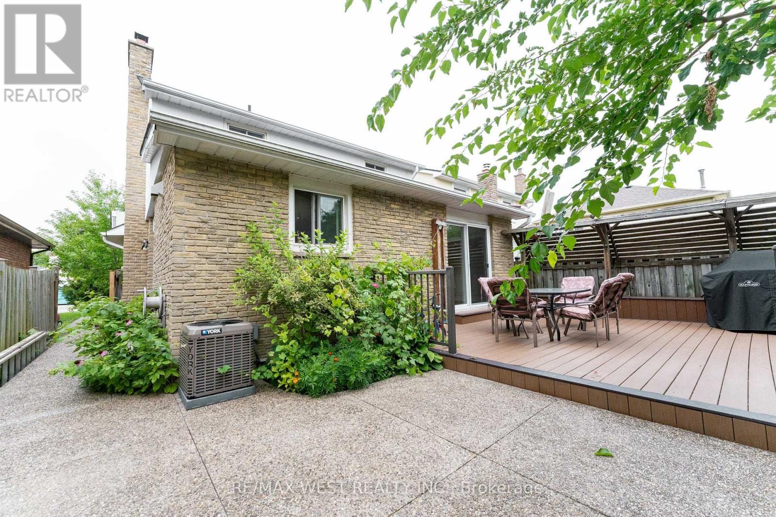 3098 Driftwood Drive, Burlington, ON - Outdoor With Exterior