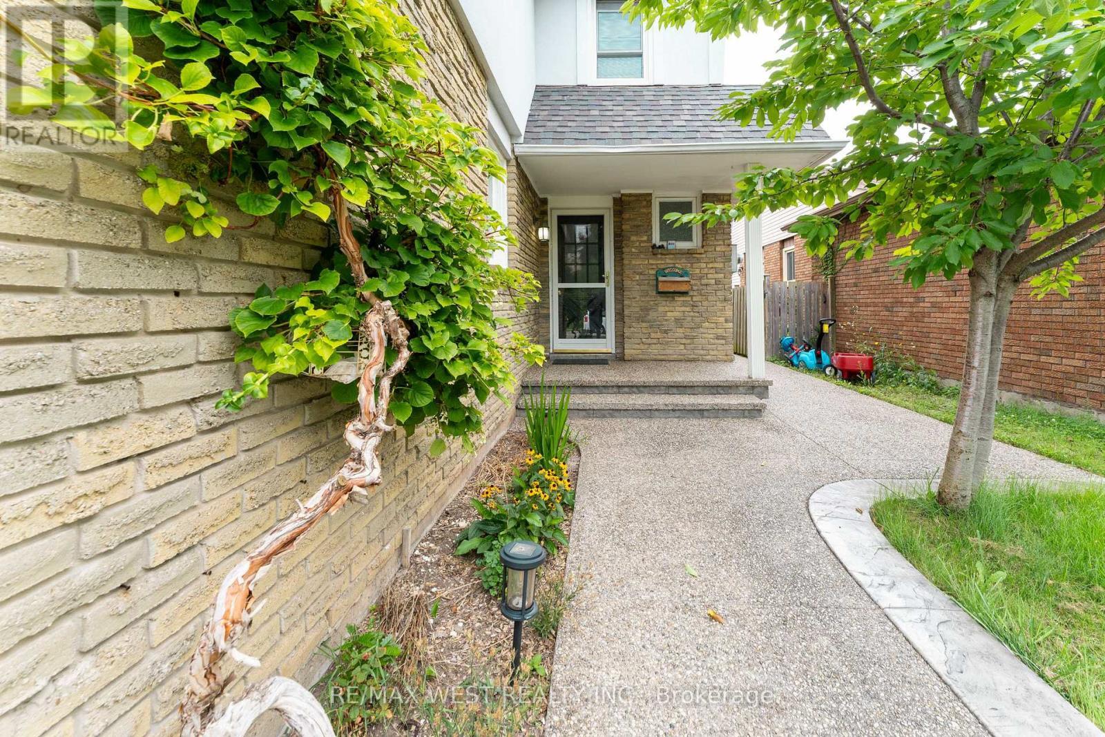 3098 Driftwood Drive, Burlington, ON - Outdoor