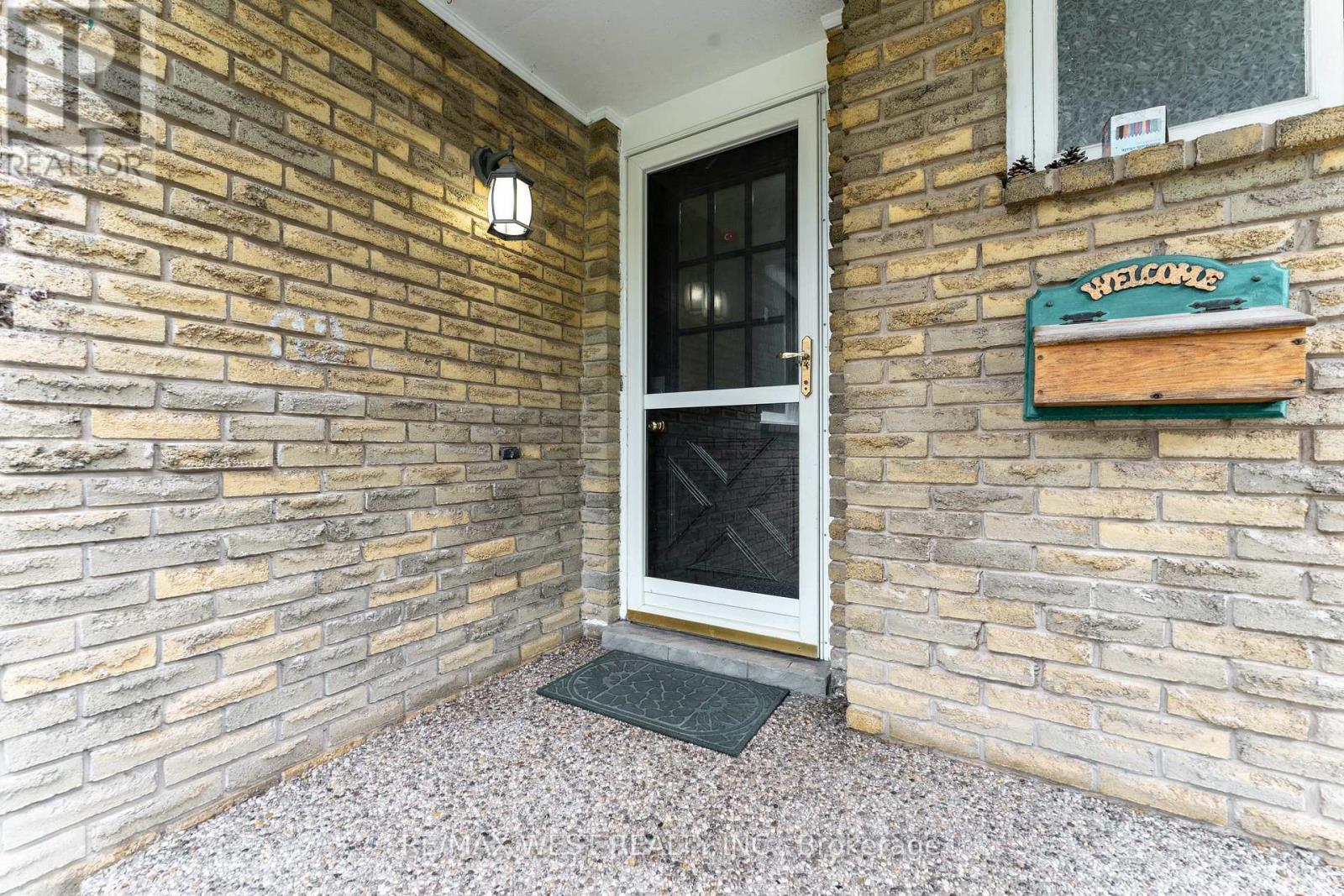 3098 Driftwood Drive, Burlington, ON - Outdoor