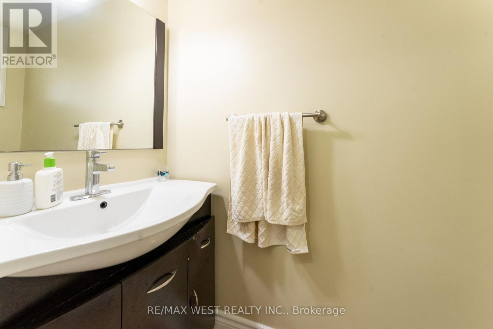 3098 Driftwood Drive, Burlington, ON - Indoor Photo Showing Bathroom