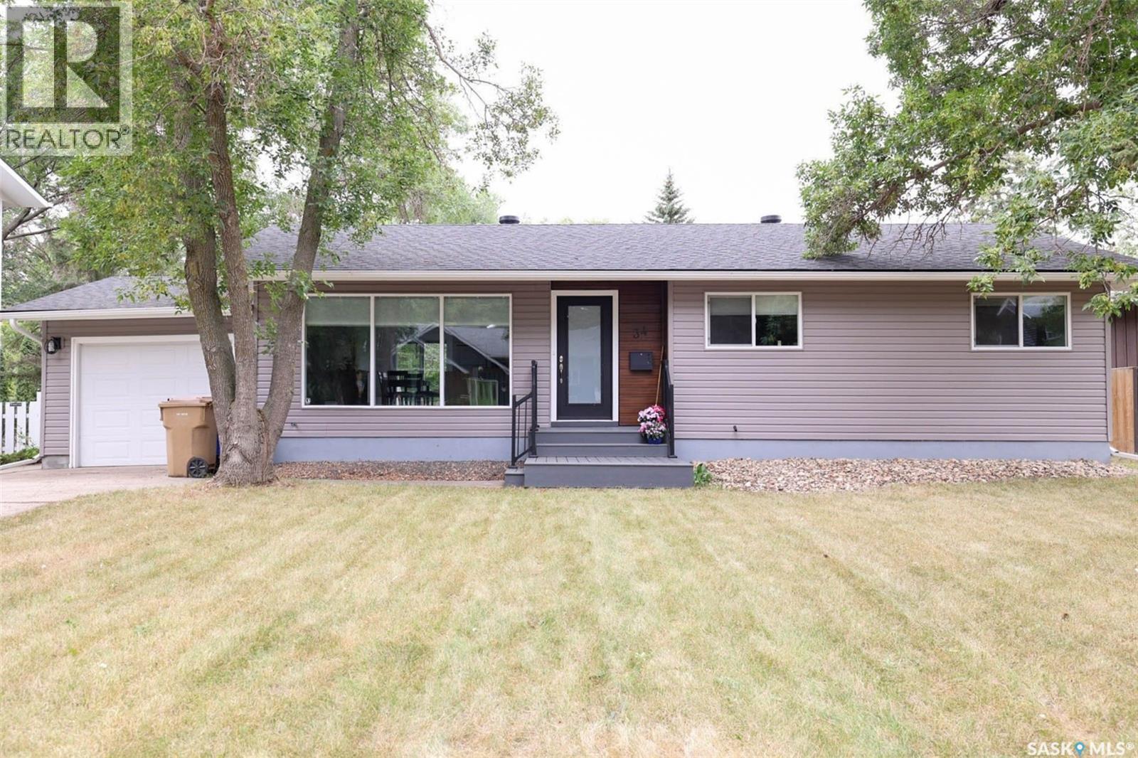 34 Elmwood Place, Regina, SK - Outdoor