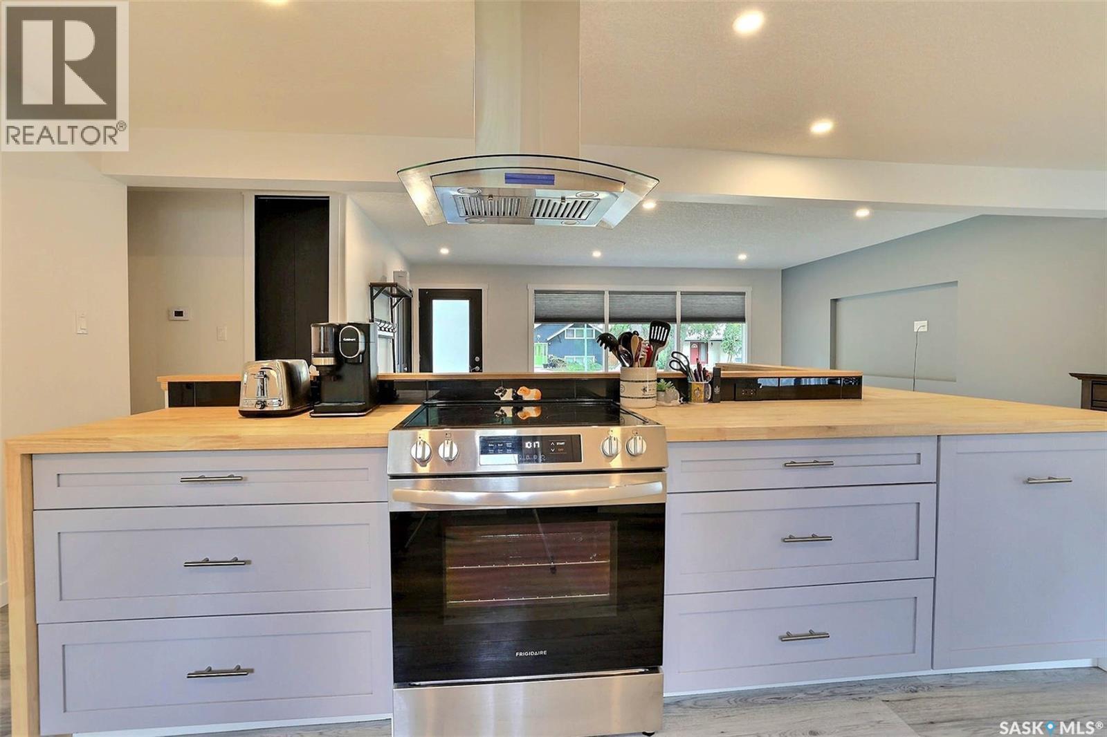 34 Elmwood Place, Regina, SK - Indoor Photo Showing Kitchen
