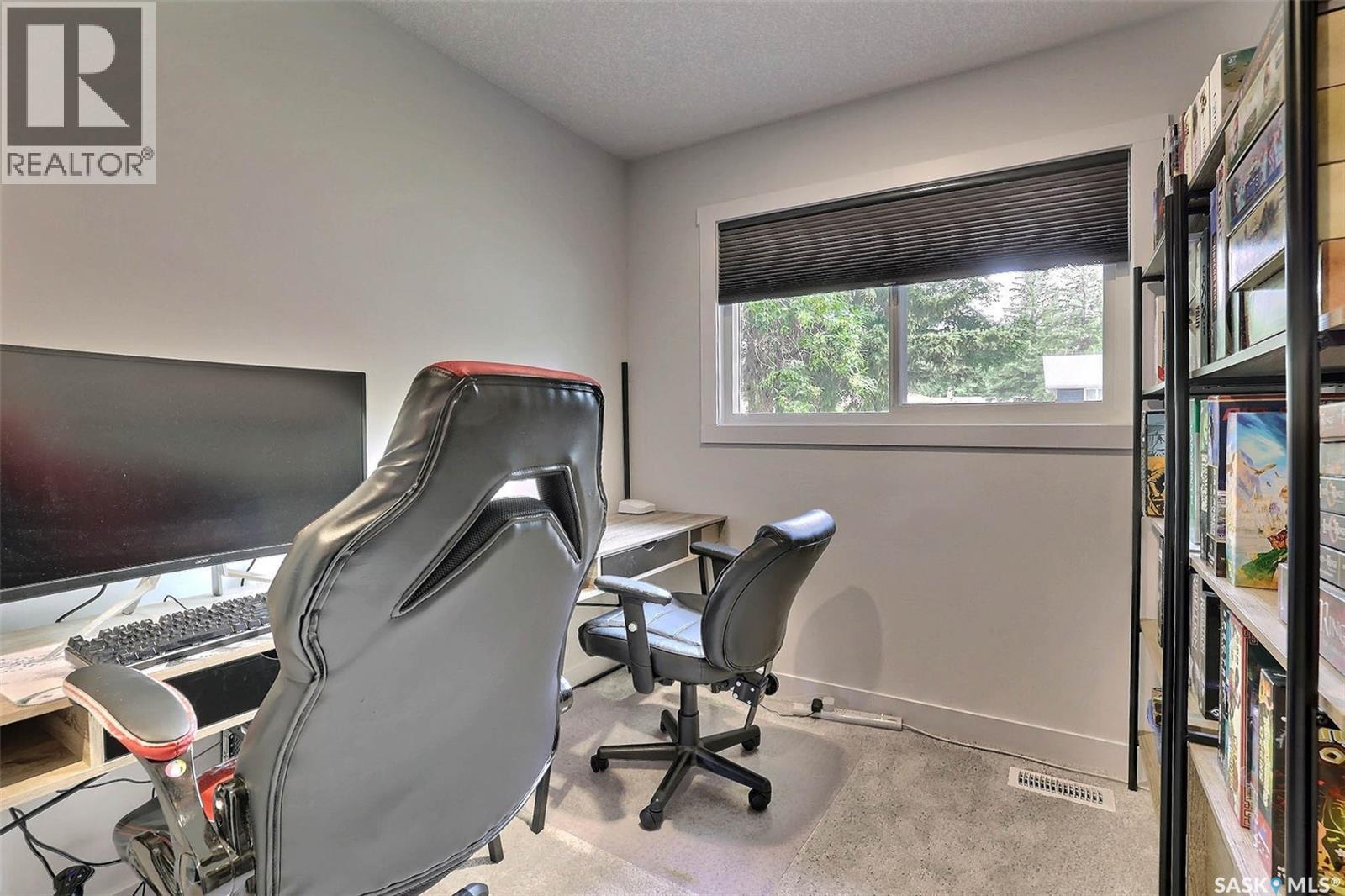 34 Elmwood Place, Regina, SK - Indoor Photo Showing Office